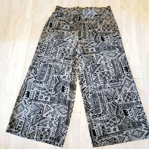 Chico's Travelers 3 Black & Gray Geometric Cropped Pants XL‎ Pull-ON